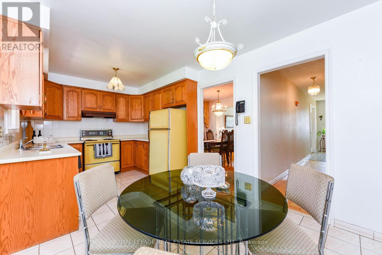 












2696 CRYSTALBURN AVENUE

,
Mississauga,




Ontario
L5B2N8

