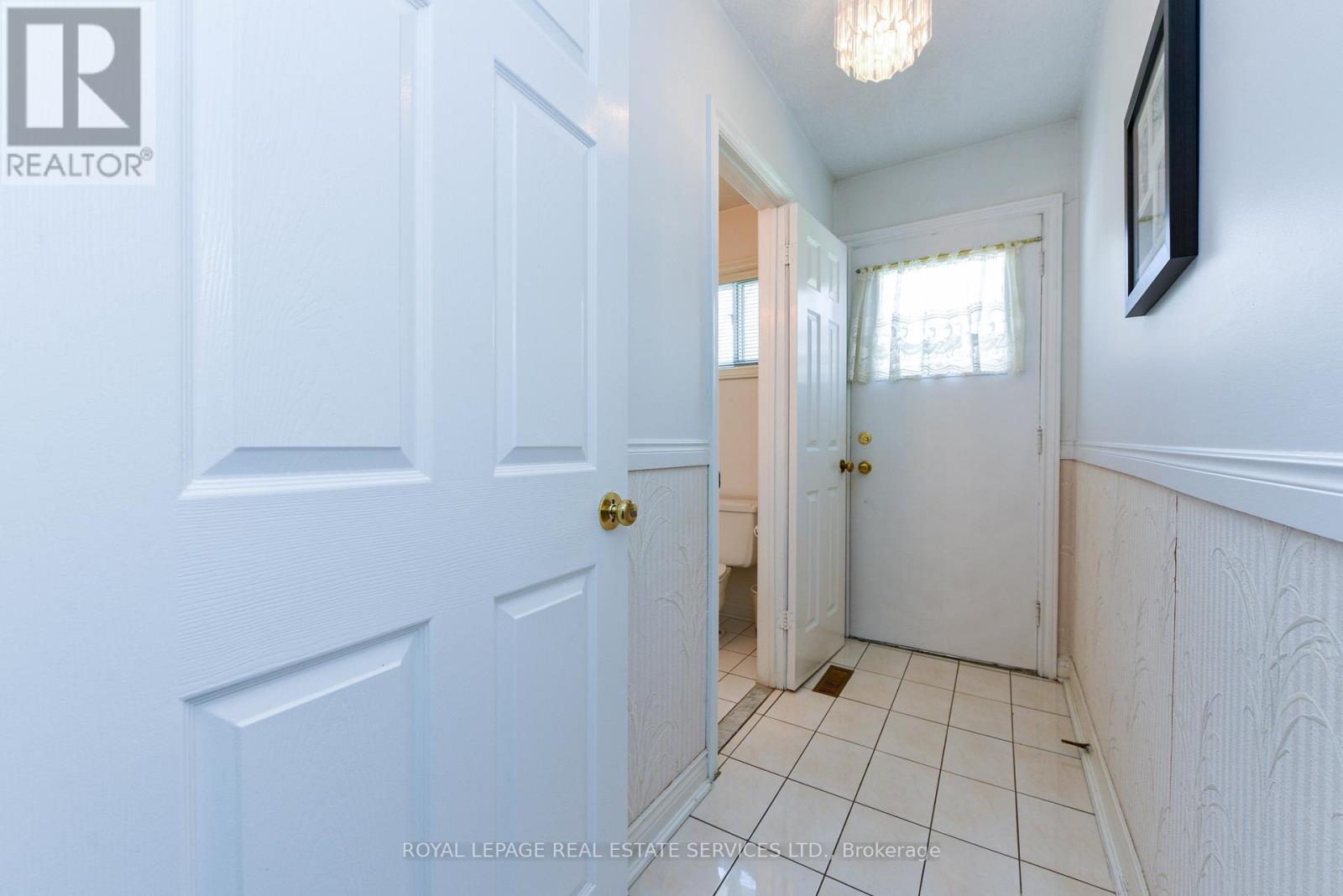 












2696 CRYSTALBURN AVENUE

,
Mississauga,




Ontario
L5B2N8

