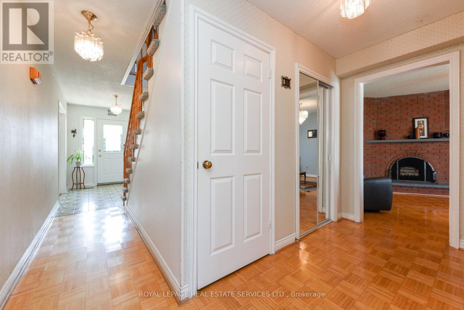












2696 CRYSTALBURN AVENUE

,
Mississauga,




Ontario
L5B2N8

