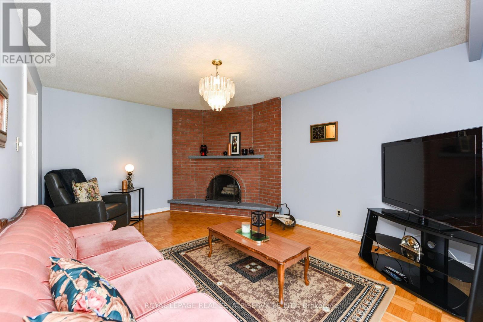 












2696 CRYSTALBURN AVENUE

,
Mississauga,




Ontario
L5B2N8

