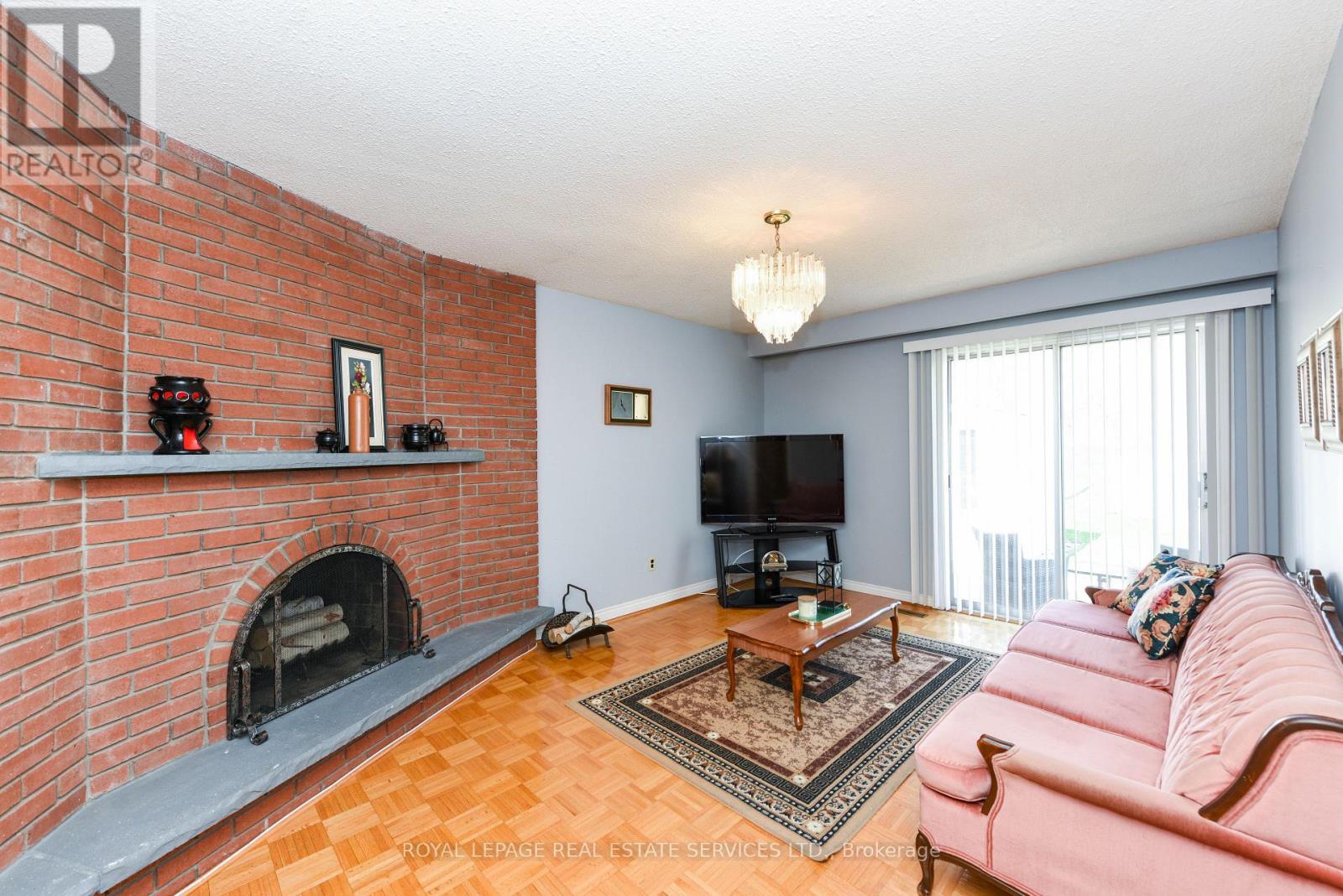 












2696 CRYSTALBURN AVENUE

,
Mississauga,




Ontario
L5B2N8

