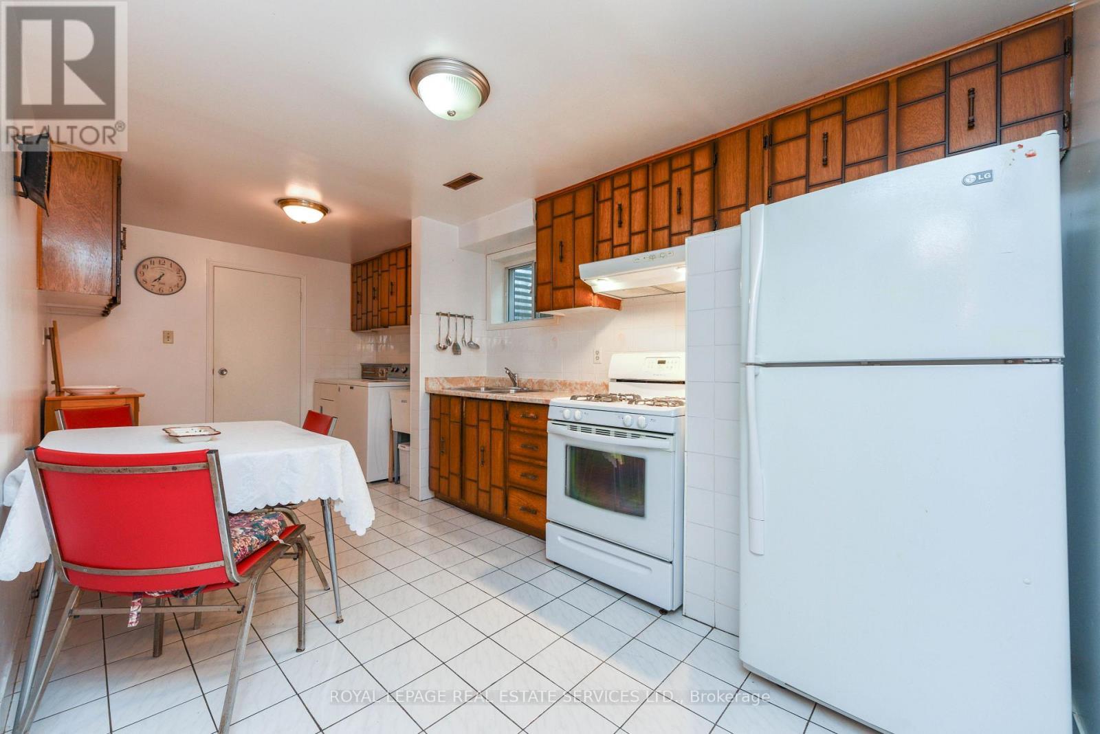 












2696 CRYSTALBURN AVENUE

,
Mississauga,




Ontario
L5B2N8

