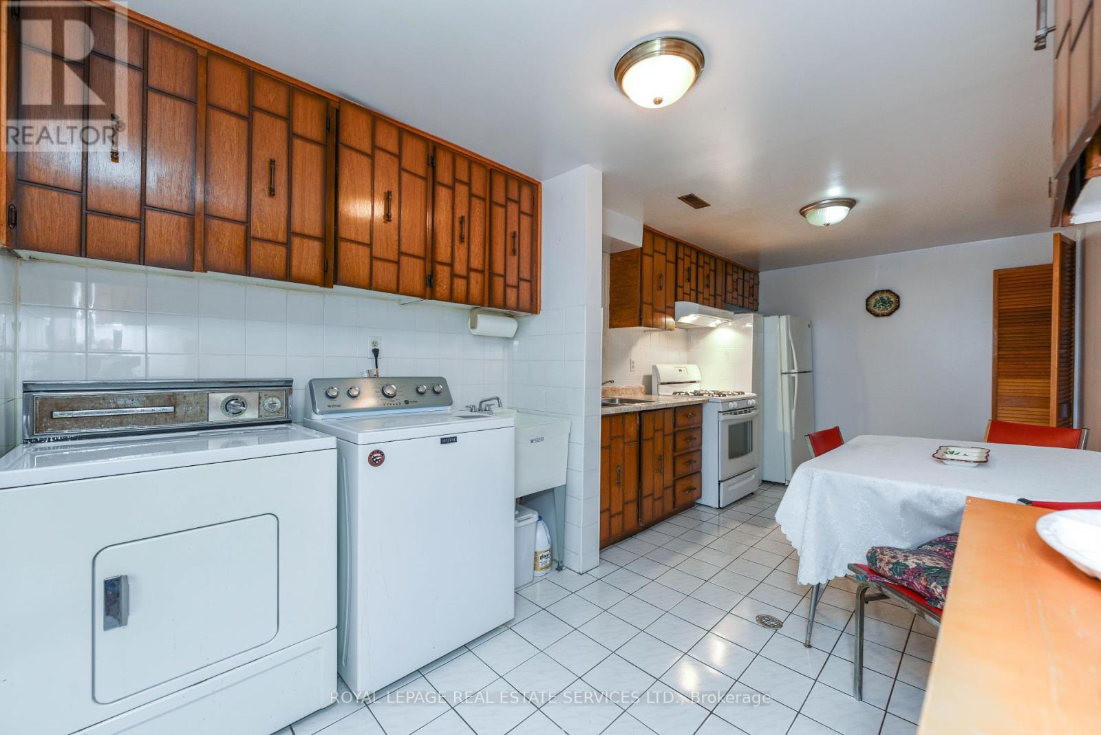 












2696 CRYSTALBURN AVENUE

,
Mississauga,




Ontario
L5B2N8

