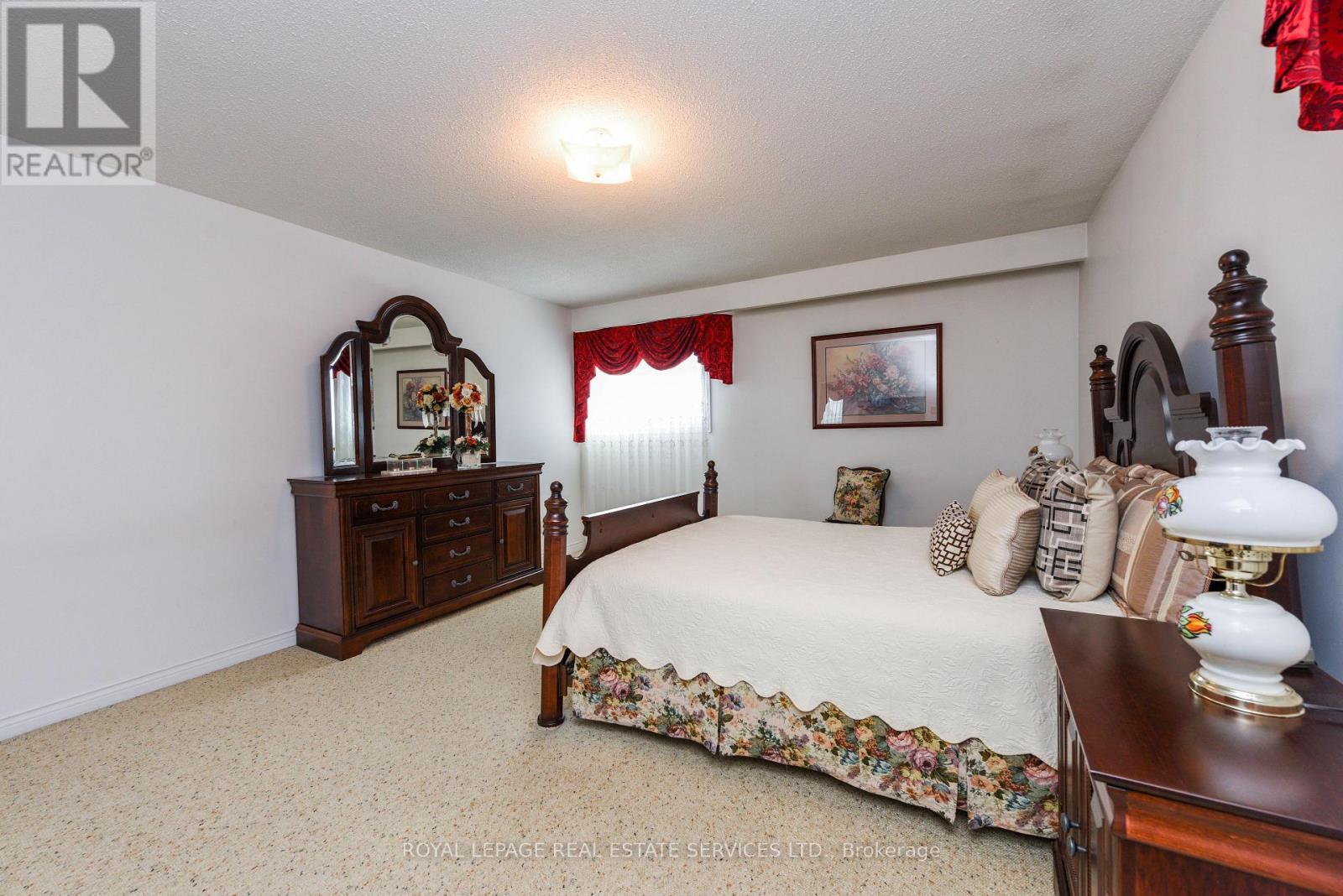 












2696 CRYSTALBURN AVENUE

,
Mississauga,




Ontario
L5B2N8

