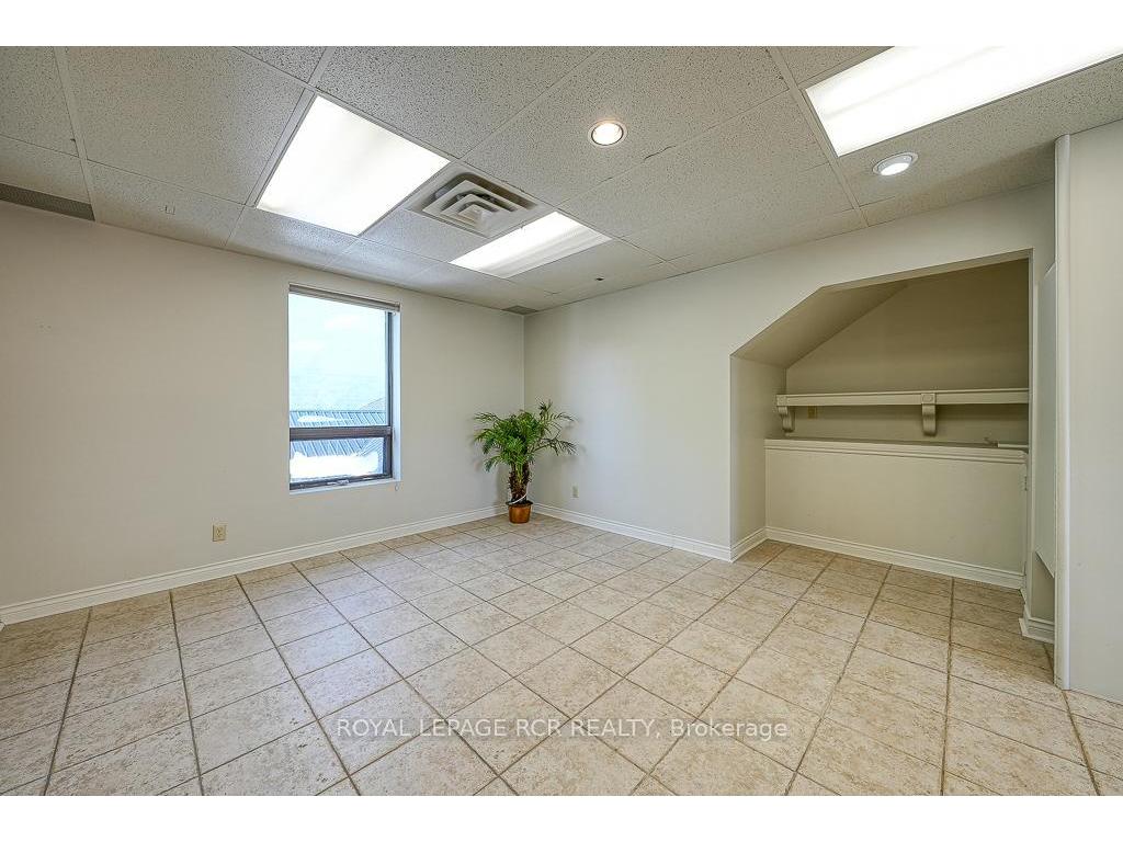 









590


Adelaide

Street, UPPER LEVEL,
Woodstock,




ON
N4S 4B9

