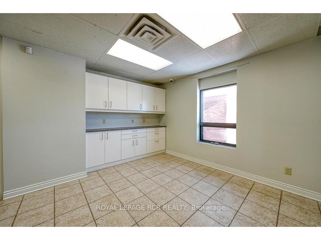 









590


Adelaide

Street, UPPER LEVEL,
Woodstock,




ON
N4S 4B9

