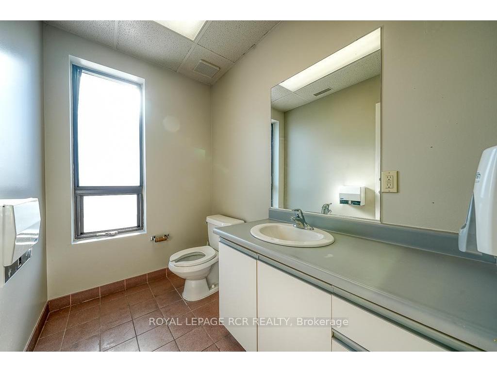 









590


Adelaide

Street, UPPER LEVEL,
Woodstock,




ON
N4S 4B9

