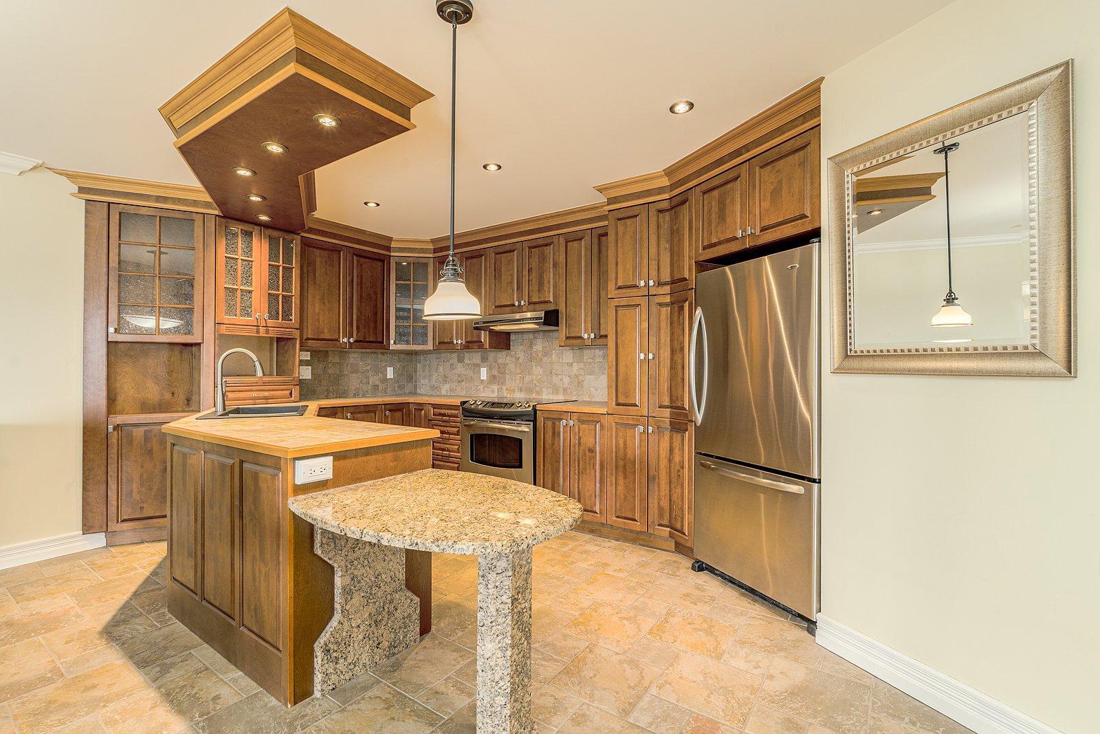 









2085


Place du Club-Memphré

, 410,
Magog,




QC
J1X7P4

