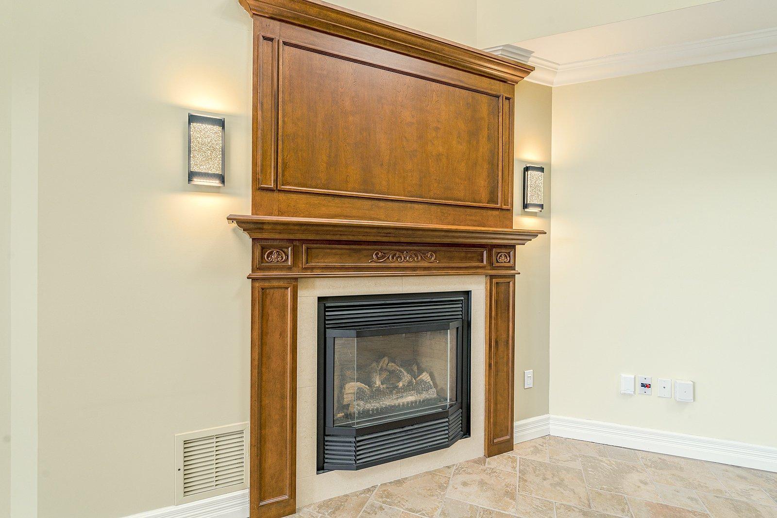 









2085


Place du Club-Memphré

, 410,
Magog,




QC
J1X7P4

