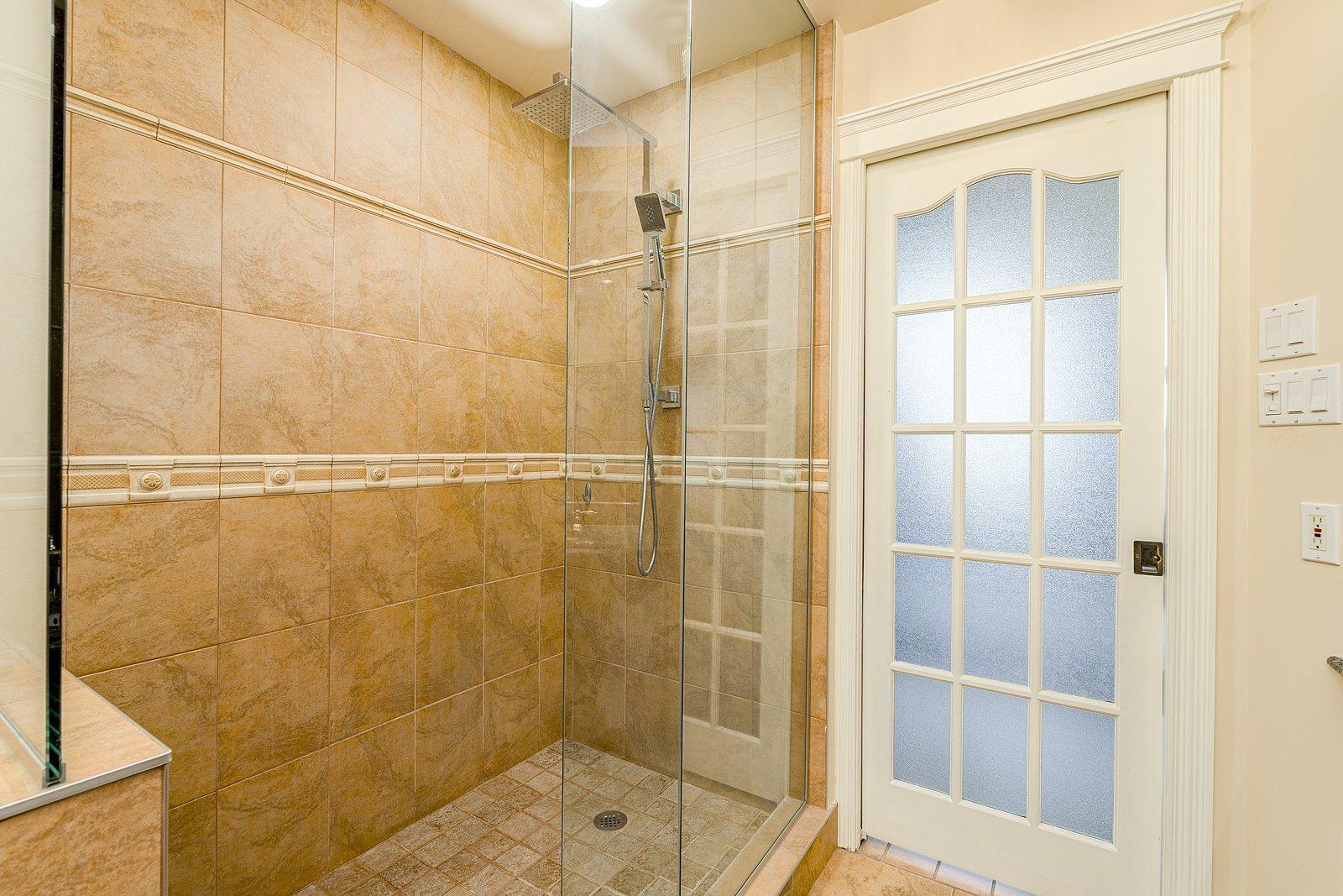 









2085


Place du Club-Memphré

, 410,
Magog,




QC
J1X7P4

