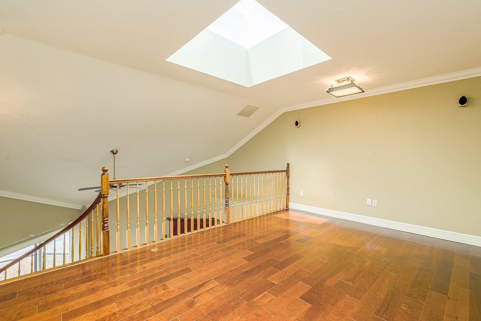









2085


Place du Club-Memphré

, 410,
Magog,




QC
J1X7P4

