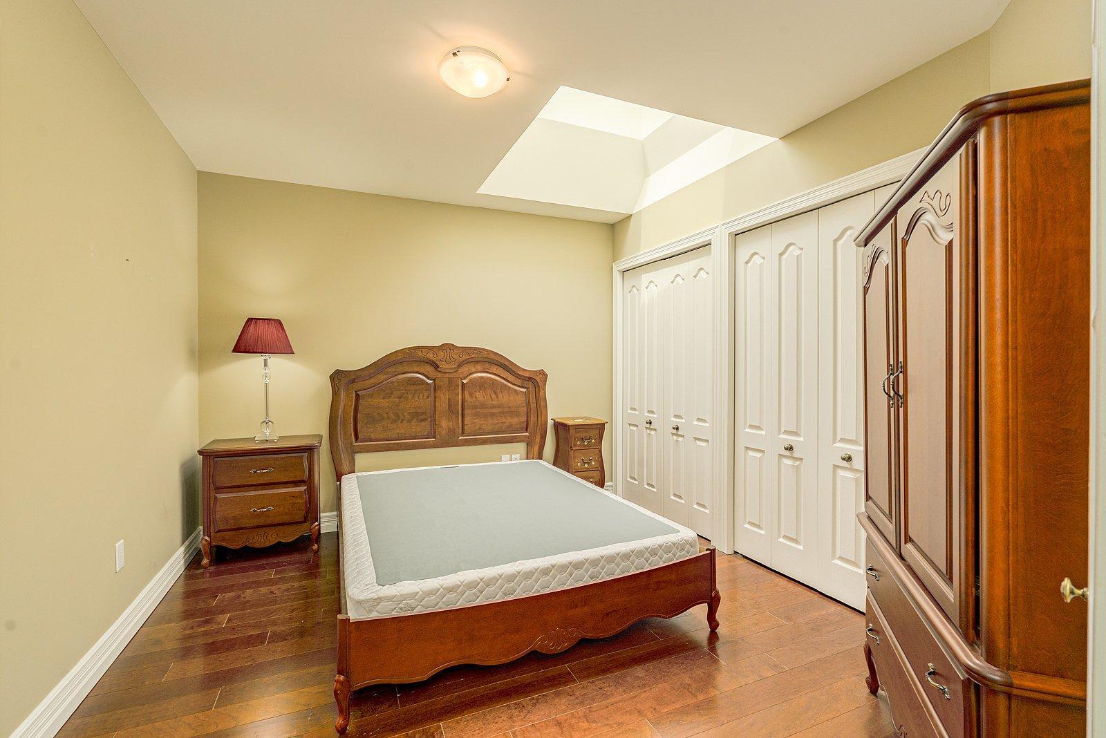 









2085


Place du Club-Memphré

, 410,
Magog,




QC
J1X7P4

