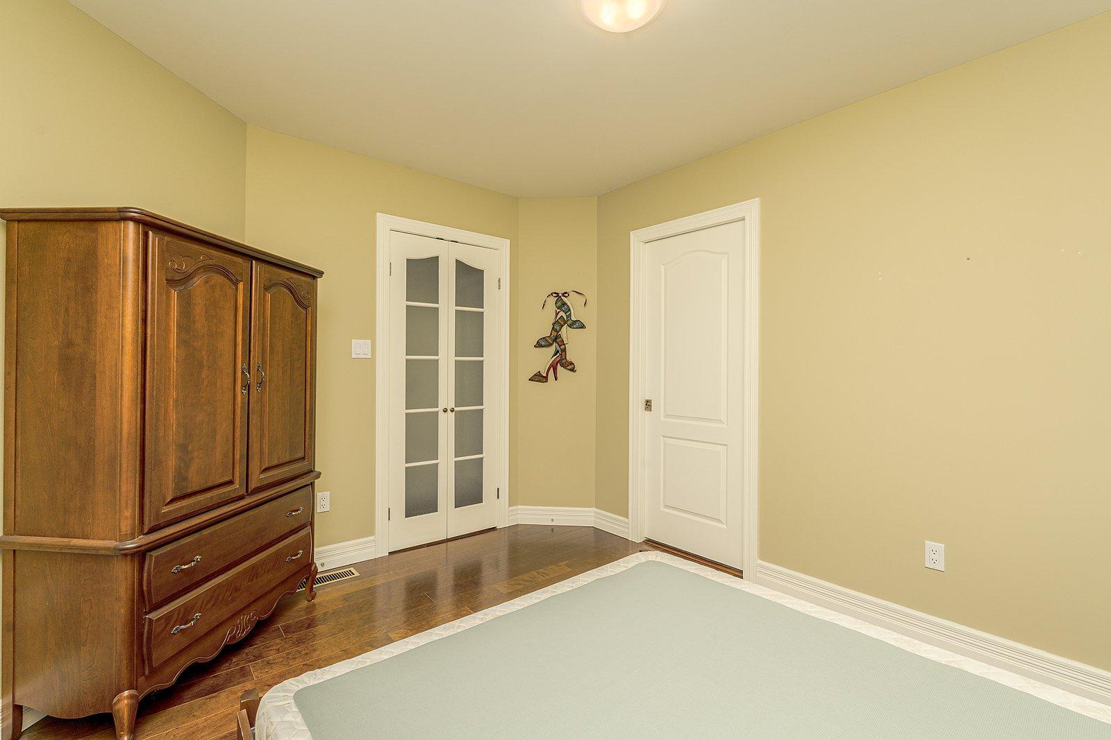 









2085


Place du Club-Memphré

, 410,
Magog,




QC
J1X7P4

