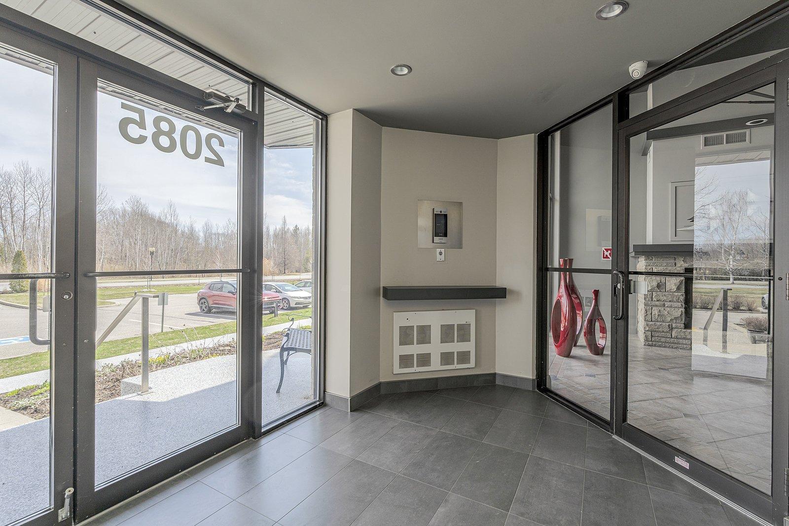 









2085


Place du Club-Memphré

, 410,
Magog,




QC
J1X7P4

