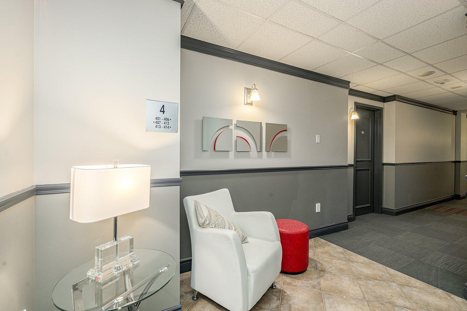 









2085


Place du Club-Memphré

, 410,
Magog,




QC
J1X7P4

