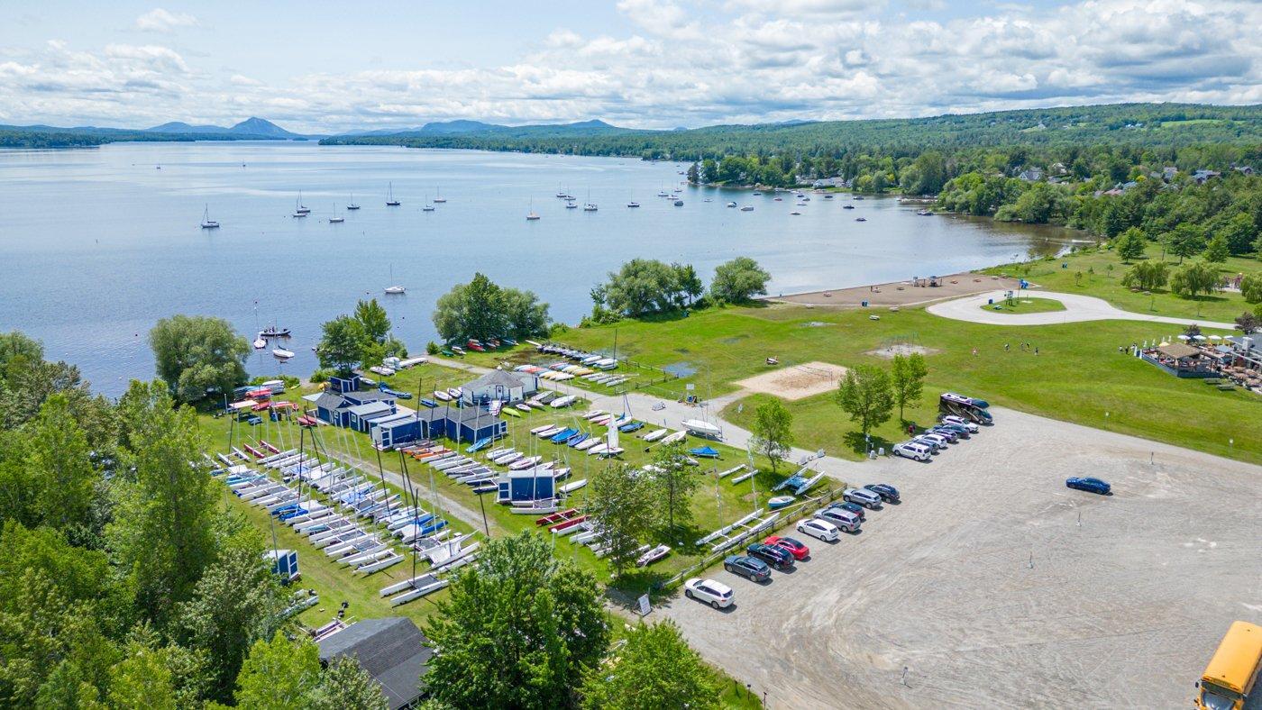 









2085


Place du Club-Memphré

, 410,
Magog,




QC
J1X7P4

