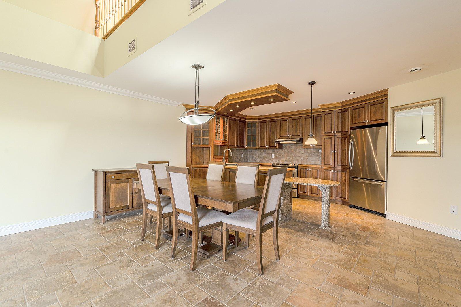 









2085


Place du Club-Memphré

, 410,
Magog,




QC
J1X7P4

