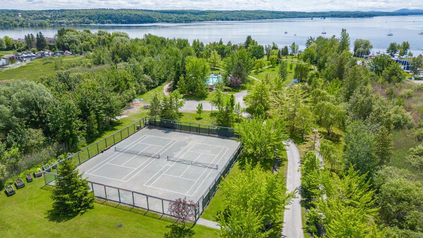 









2085


Place du Club-Memphré

, 410,
Magog,




QC
J1X7P4

