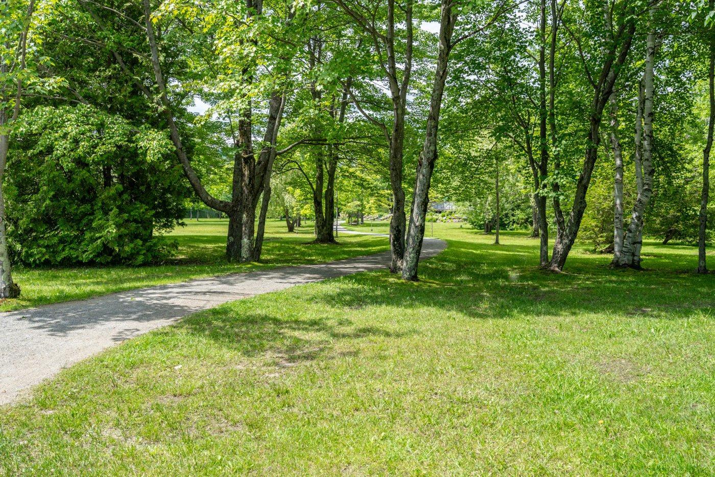









2085


Place du Club-Memphré

, 410,
Magog,




QC
J1X7P4

