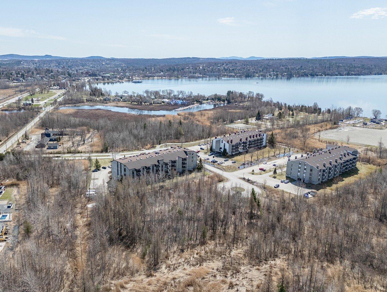 









2085


Place du Club-Memphré

, 410,
Magog,




QC
J1X7P4

