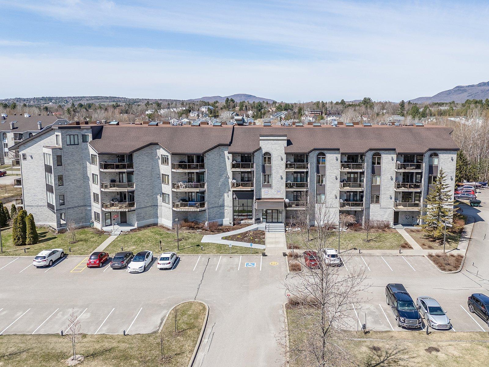 









2085


Place du Club-Memphré

, 410,
Magog,




QC
J1X7P4

