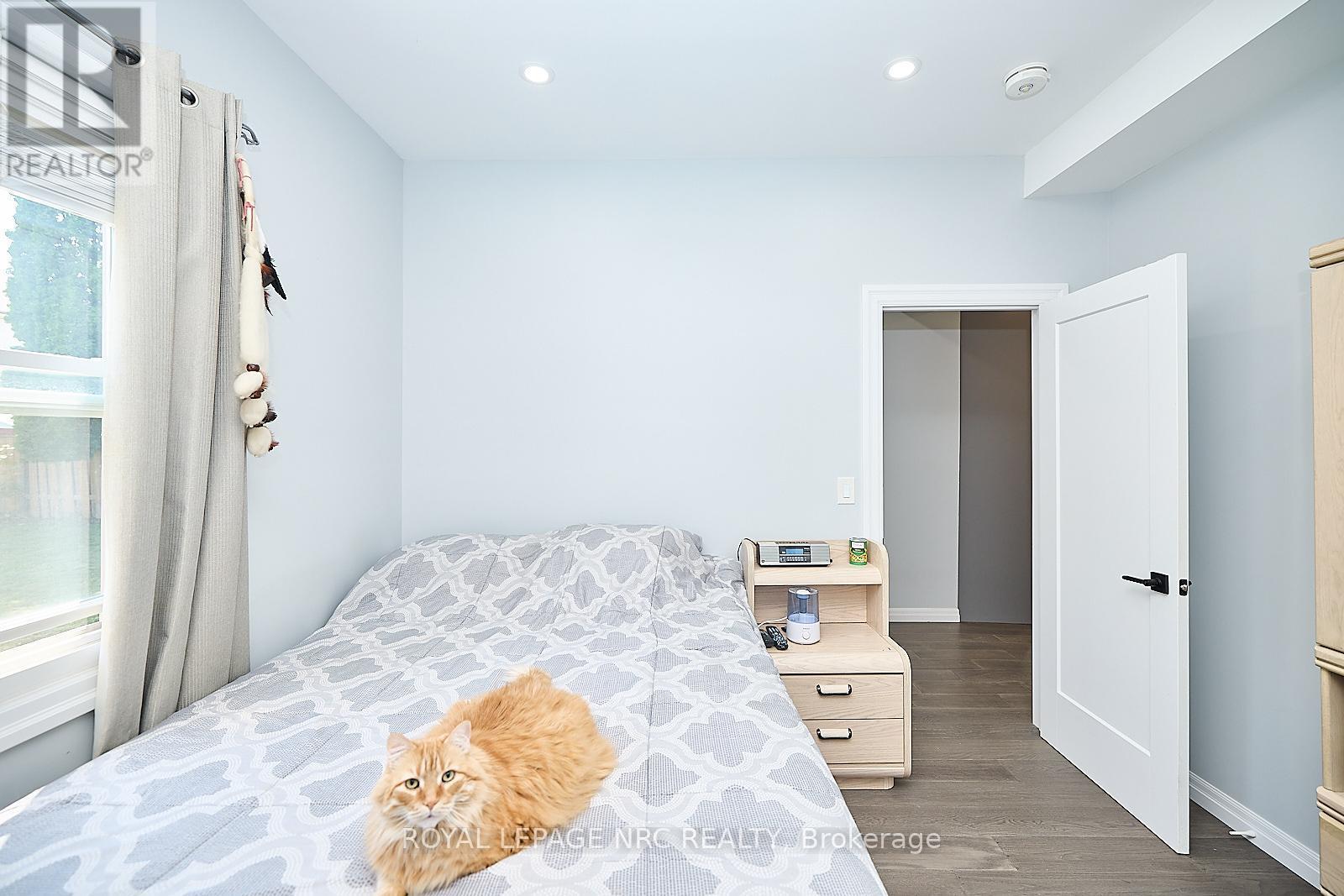 












2 FAIRBURN AVENUE

,
St. Catharines (Burleigh Hill),




Ontario
L2T1B2


