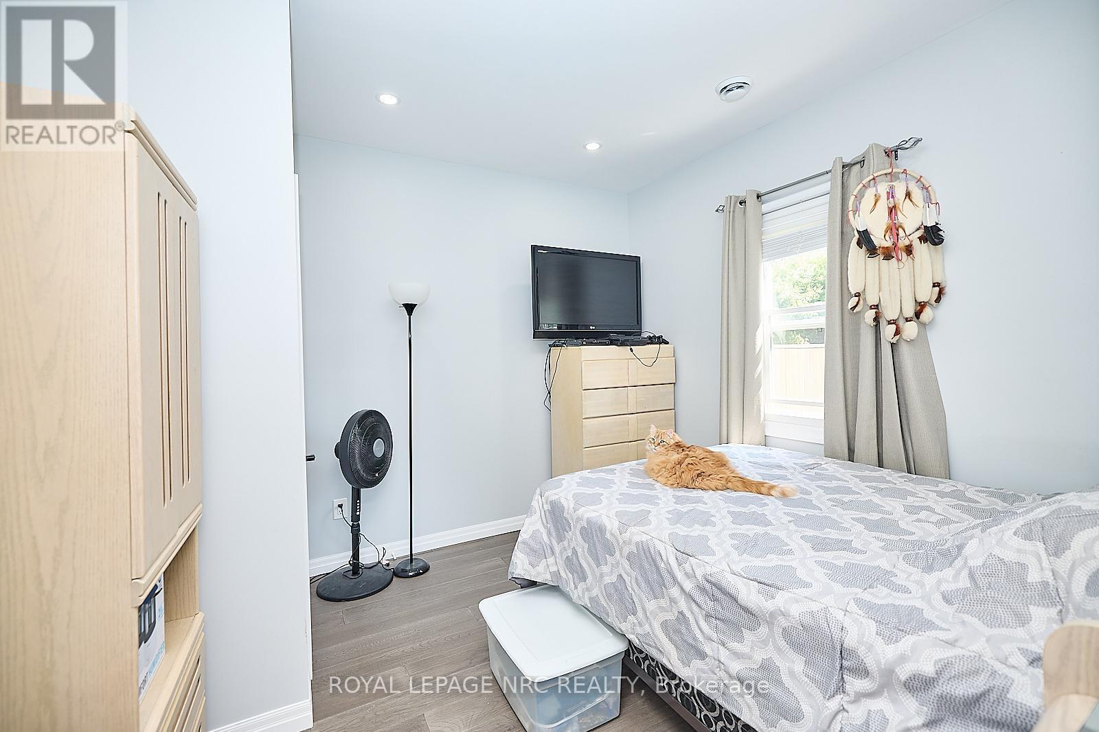 












2 FAIRBURN AVENUE

,
St. Catharines (Burleigh Hill),




Ontario
L2T1B2

