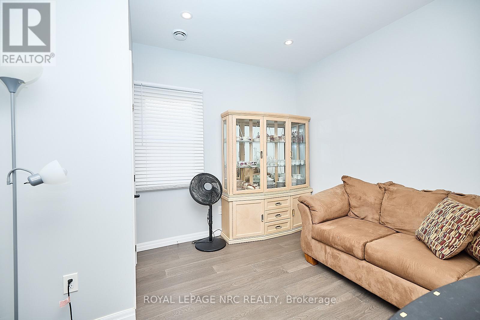 












2 FAIRBURN AVENUE

,
St. Catharines (Burleigh Hill),




Ontario
L2T1B2

