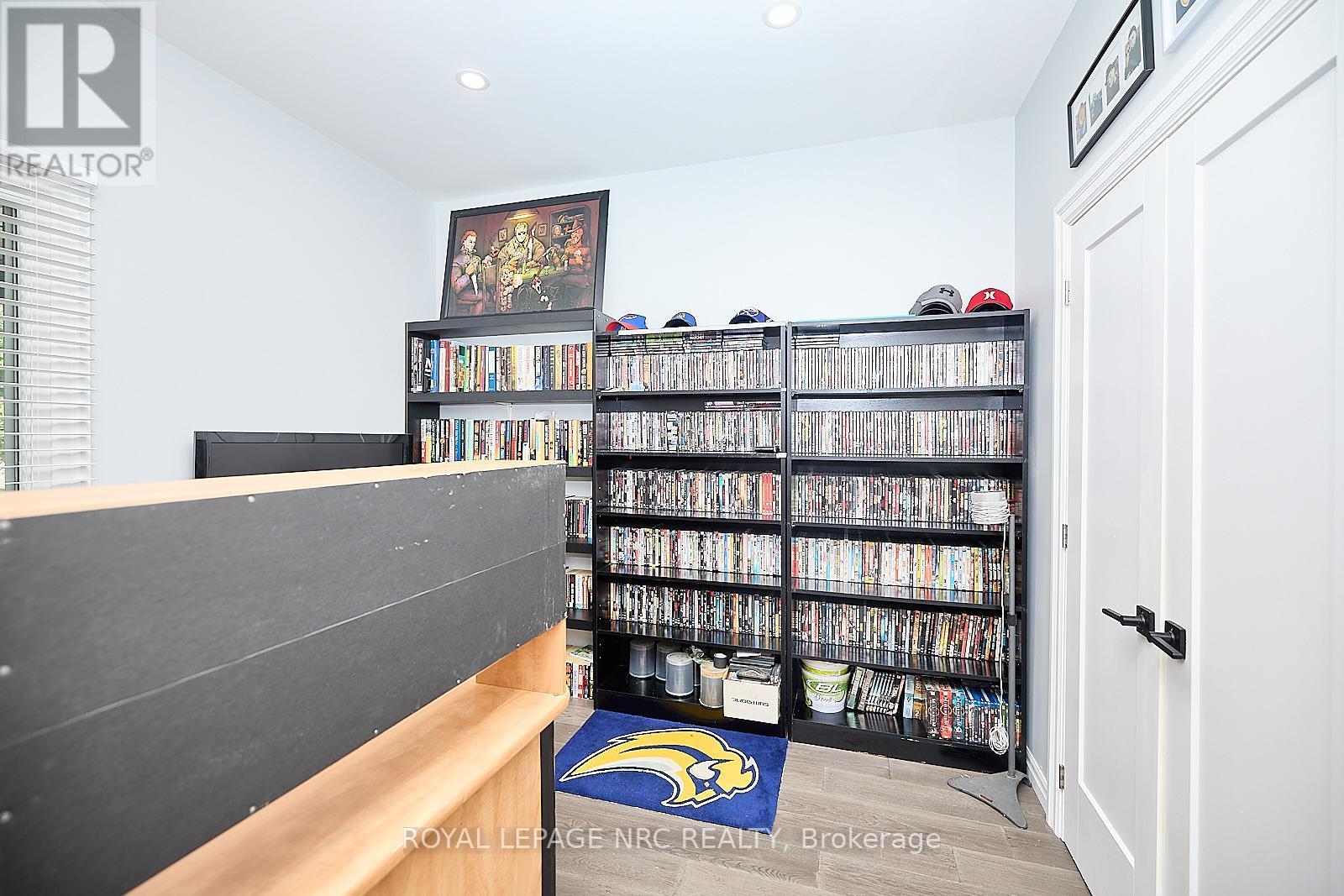 












2 FAIRBURN AVENUE

,
St. Catharines (Burleigh Hill),




Ontario
L2T1B2

