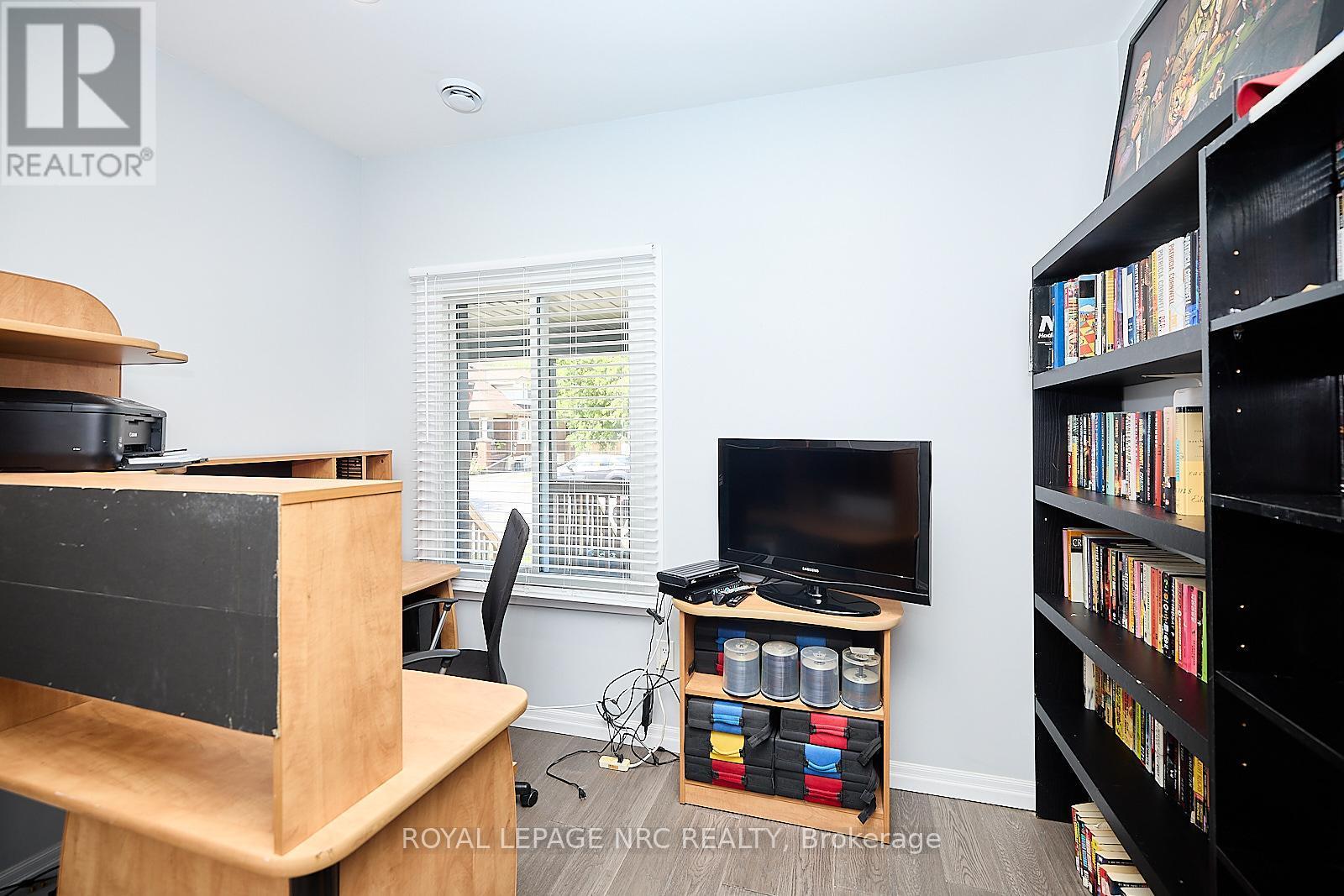 












2 FAIRBURN AVENUE

,
St. Catharines (Burleigh Hill),




Ontario
L2T1B2

