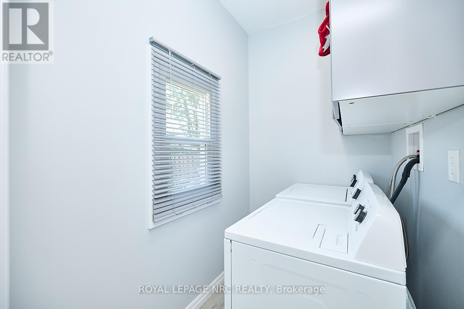 












2 FAIRBURN AVENUE

,
St. Catharines (Burleigh Hill),




Ontario
L2T1B2

