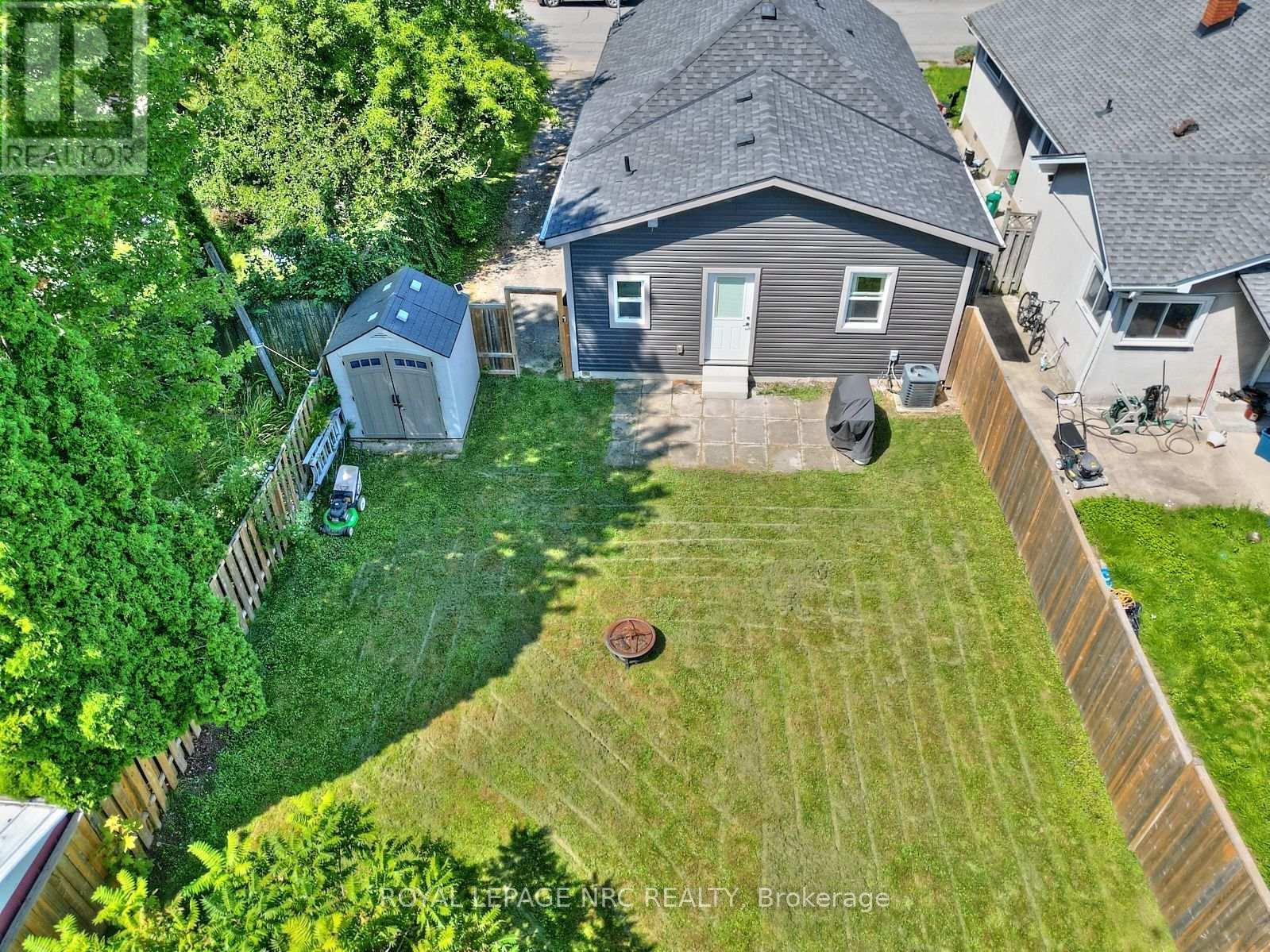 












2 FAIRBURN AVENUE

,
St. Catharines (Burleigh Hill),




Ontario
L2T1B2

