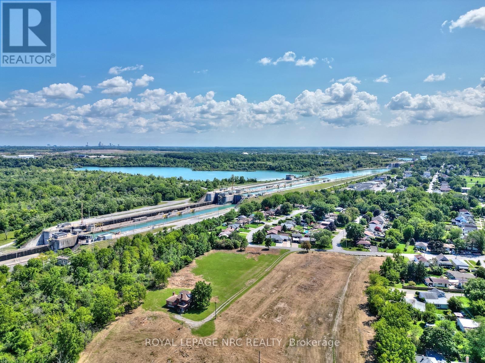 












2 FAIRBURN AVENUE

,
St. Catharines (Burleigh Hill),




Ontario
L2T1B2

