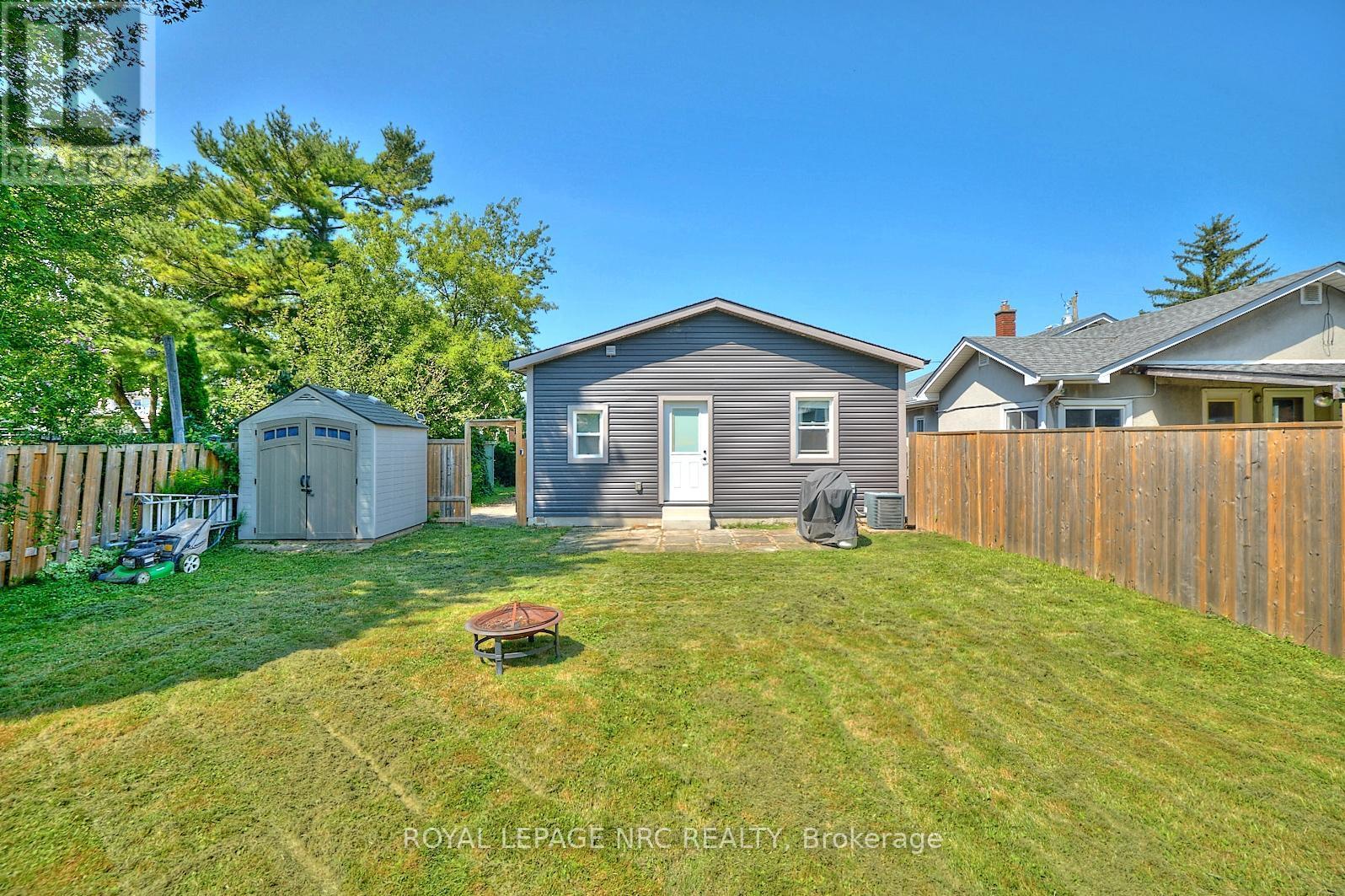 












2 FAIRBURN AVENUE

,
St. Catharines (Burleigh Hill),




Ontario
L2T1B2

