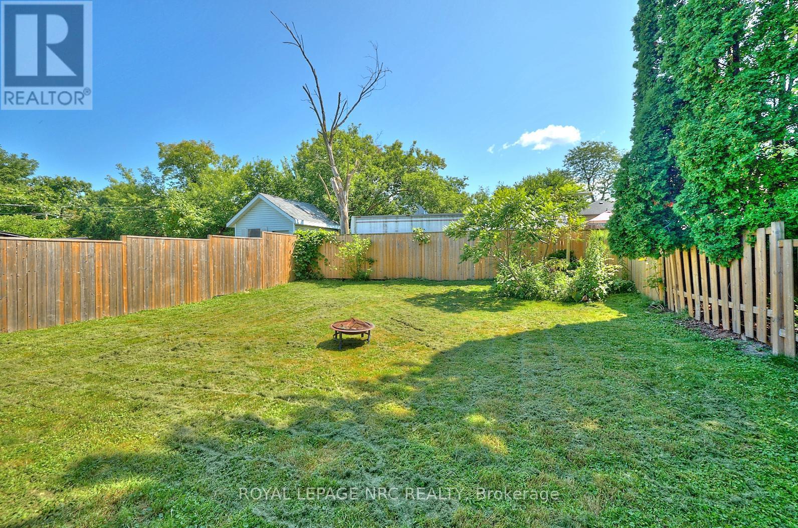 












2 FAIRBURN AVENUE

,
St. Catharines (Burleigh Hill),




Ontario
L2T1B2

