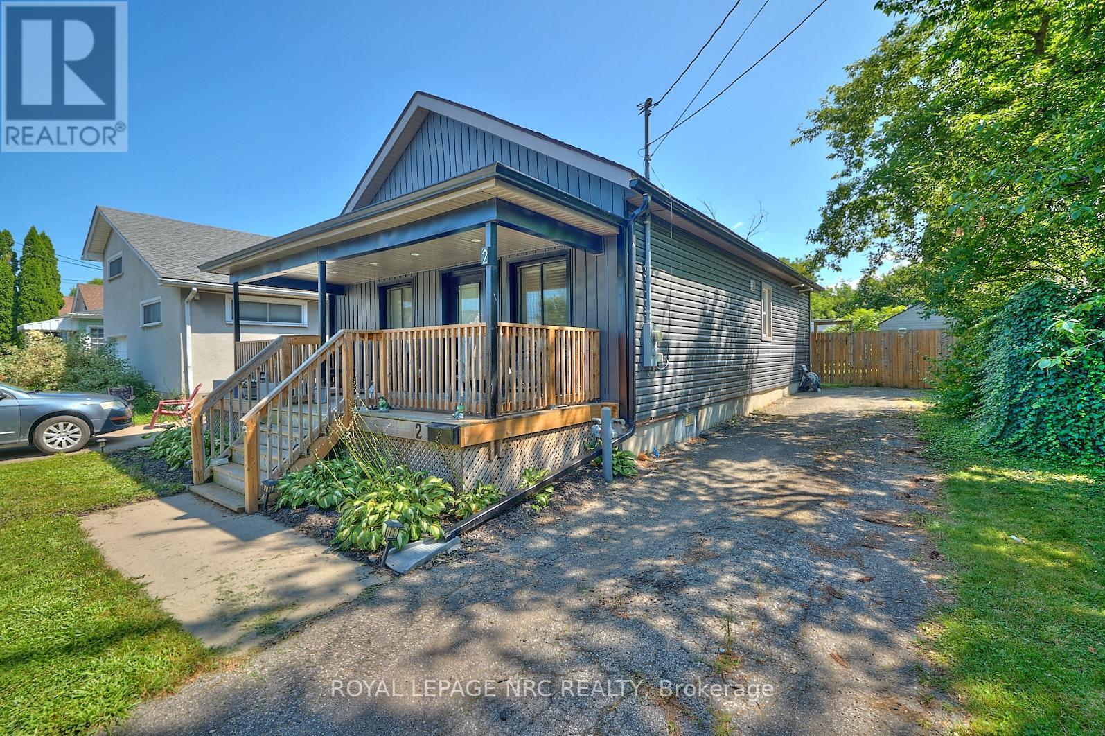 












2 FAIRBURN AVENUE

,
St. Catharines (Burleigh Hill),




Ontario
L2T1B2


