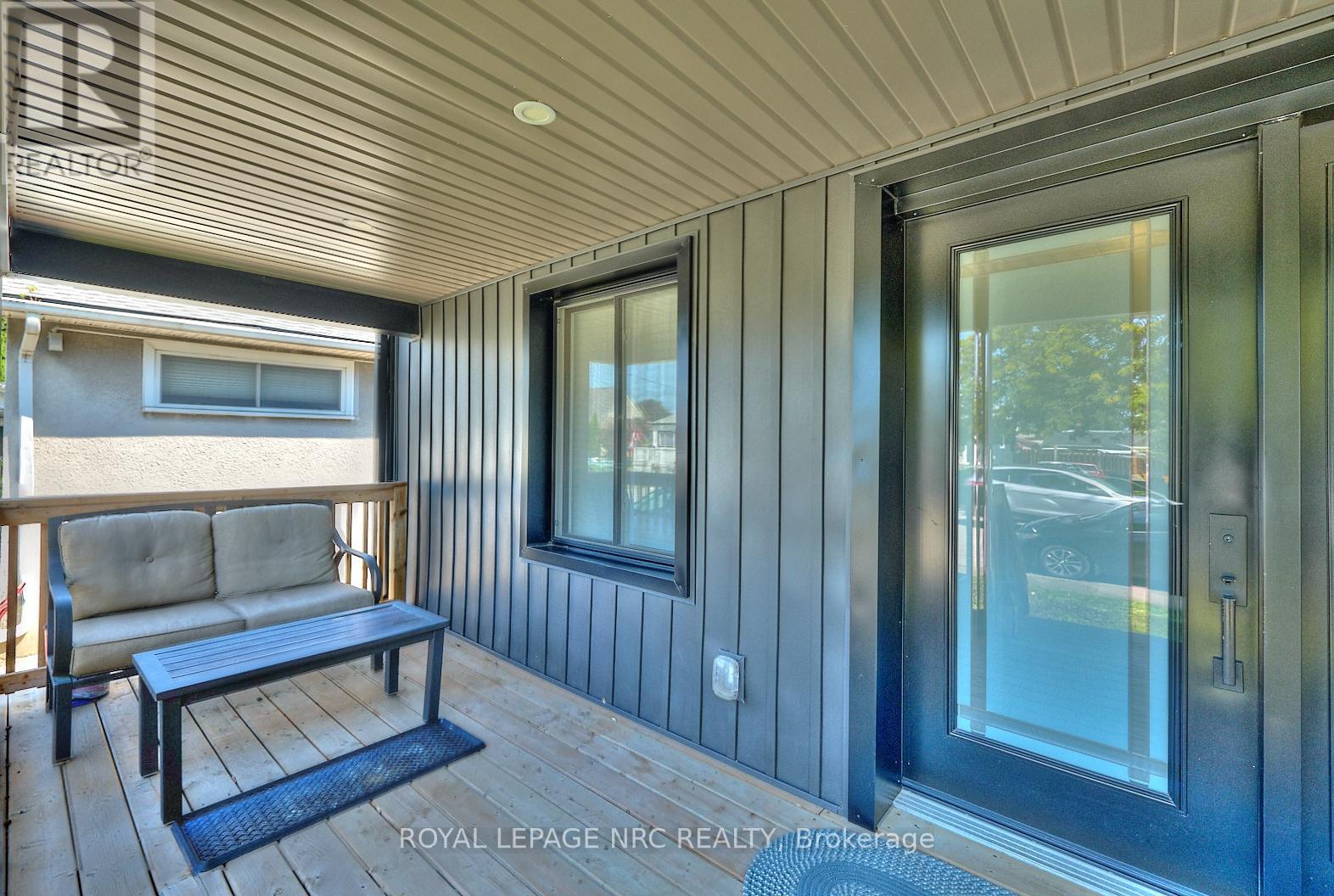 












2 FAIRBURN AVENUE

,
St. Catharines (Burleigh Hill),




Ontario
L2T1B2


