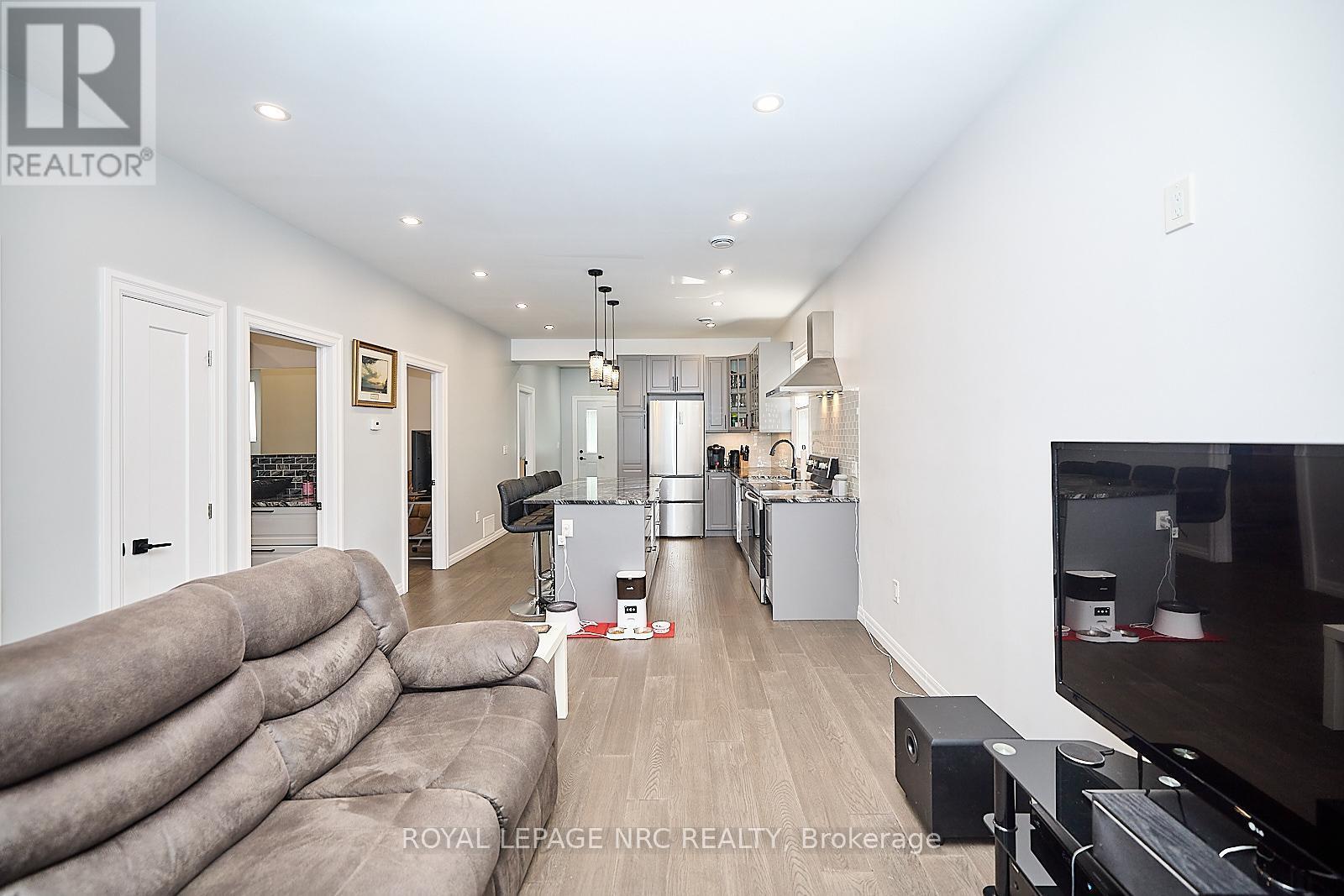 












2 FAIRBURN AVENUE

,
St. Catharines (Burleigh Hill),




Ontario
L2T1B2

