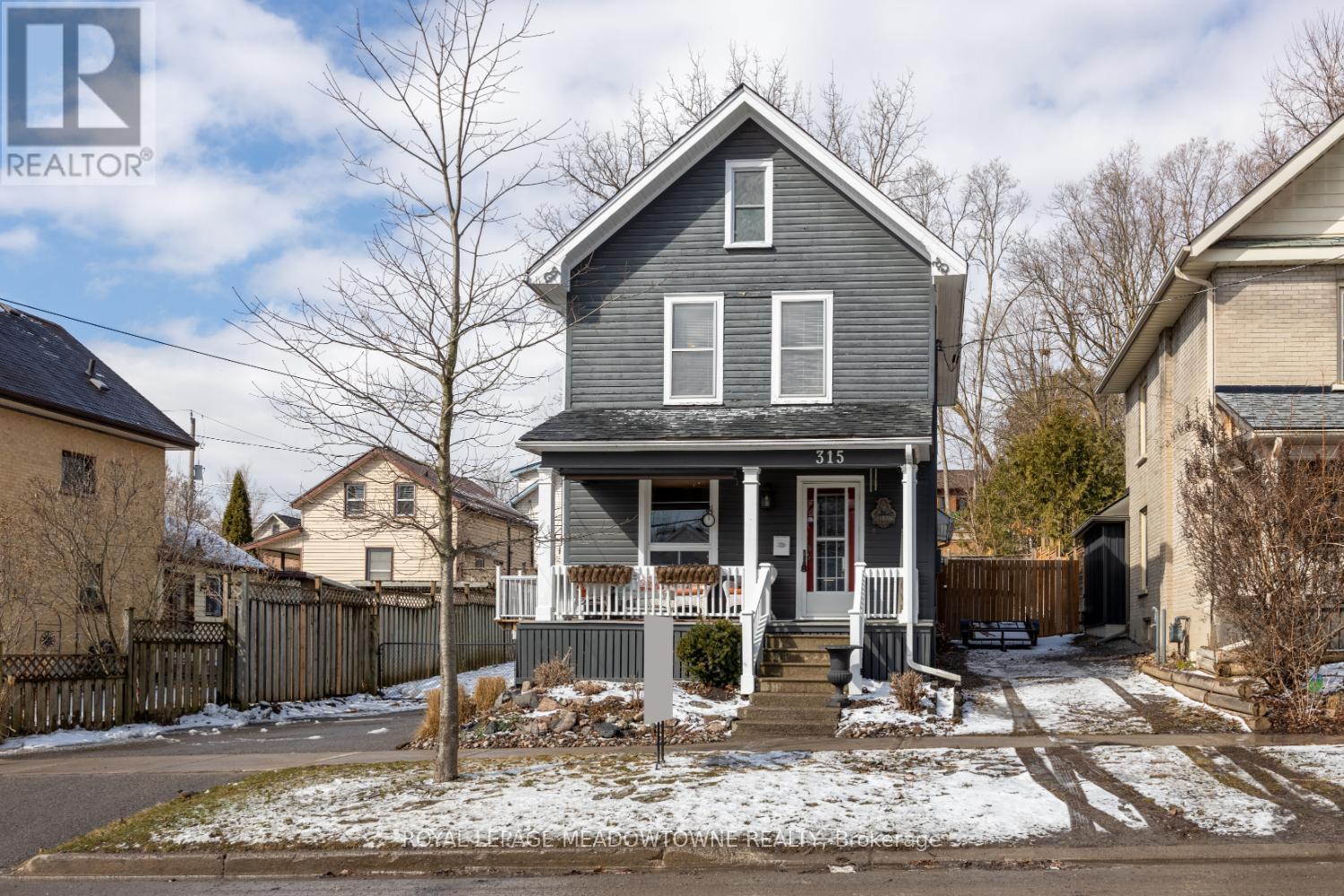 












315 MARK STREET

,
Peterborough East,




Ontario
K9H1V5

