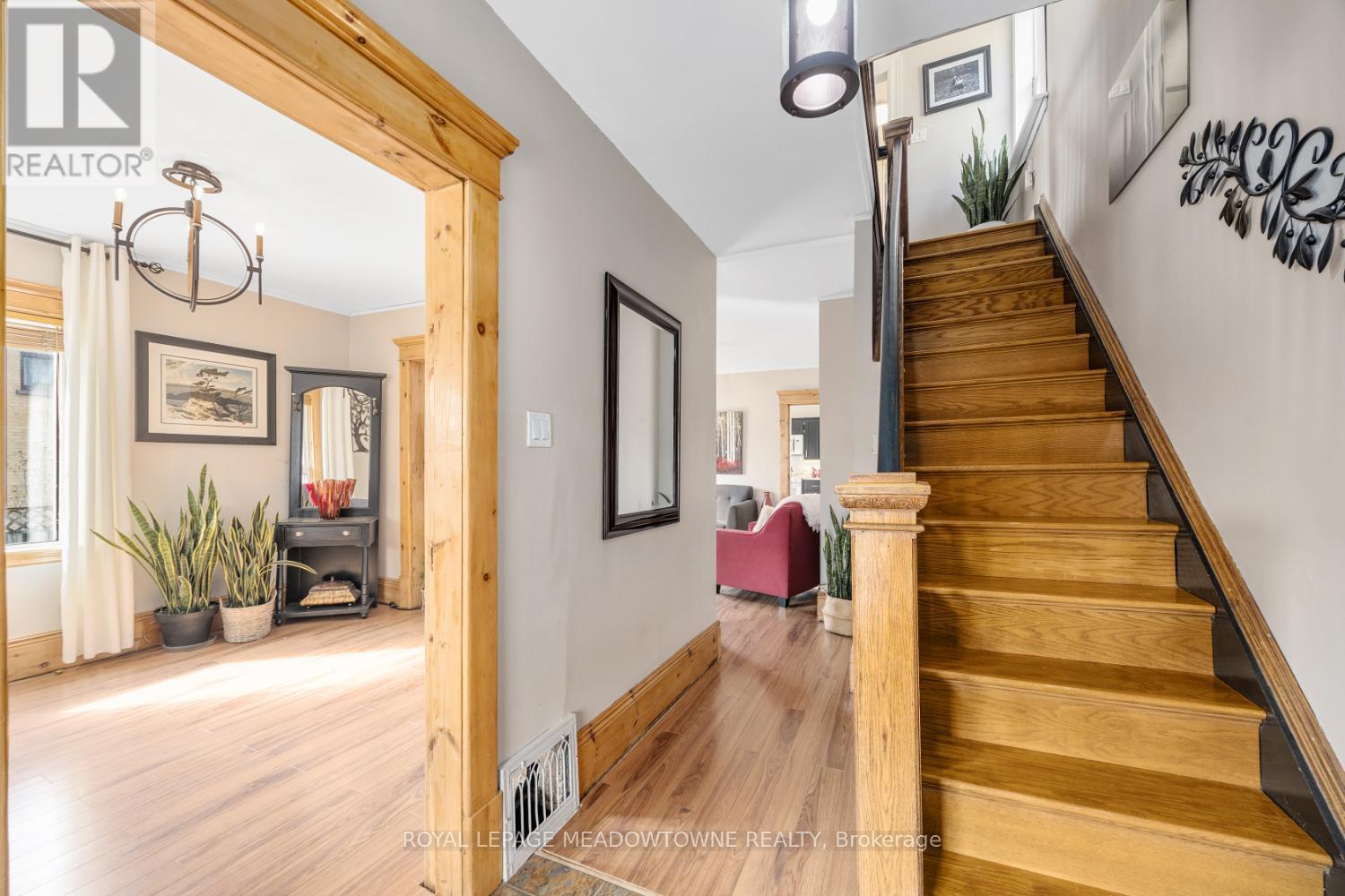 












315 MARK STREET

,
Peterborough East,




Ontario
K9H1V5


