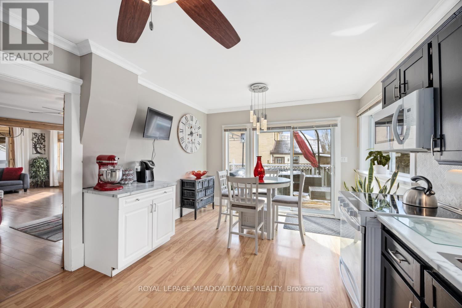 












315 MARK STREET

,
Peterborough East,




Ontario
K9H1V5

