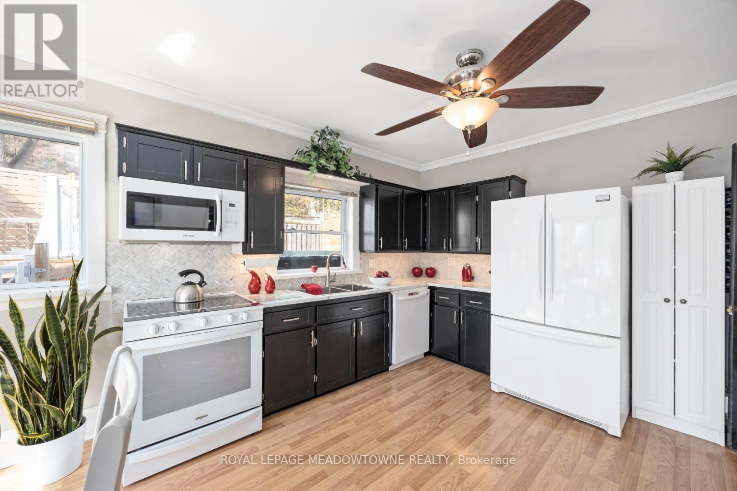 












315 MARK STREET

,
Peterborough East,




Ontario
K9H1V5

