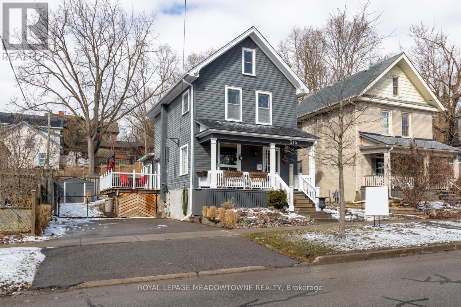 












315 MARK STREET

,
Peterborough East,




Ontario
K9H1V5

