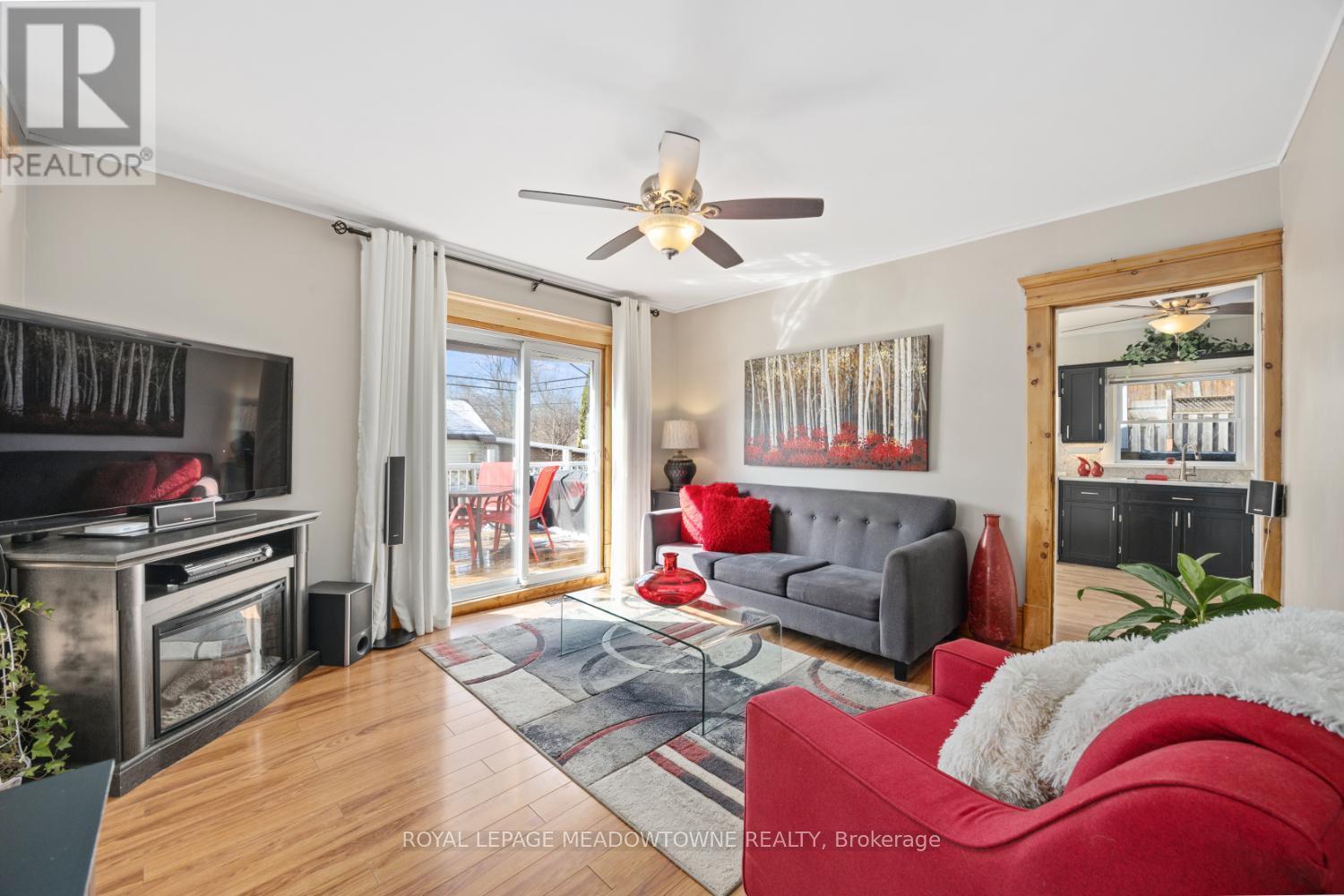 












315 MARK STREET

,
Peterborough East,




Ontario
K9H1V5

