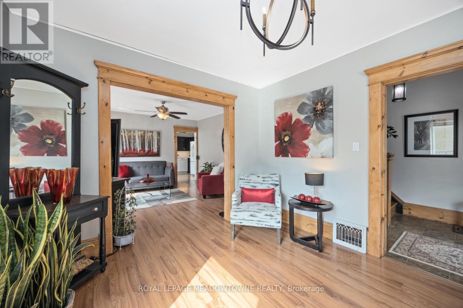 












315 MARK STREET

,
Peterborough East,




Ontario
K9H1V5

