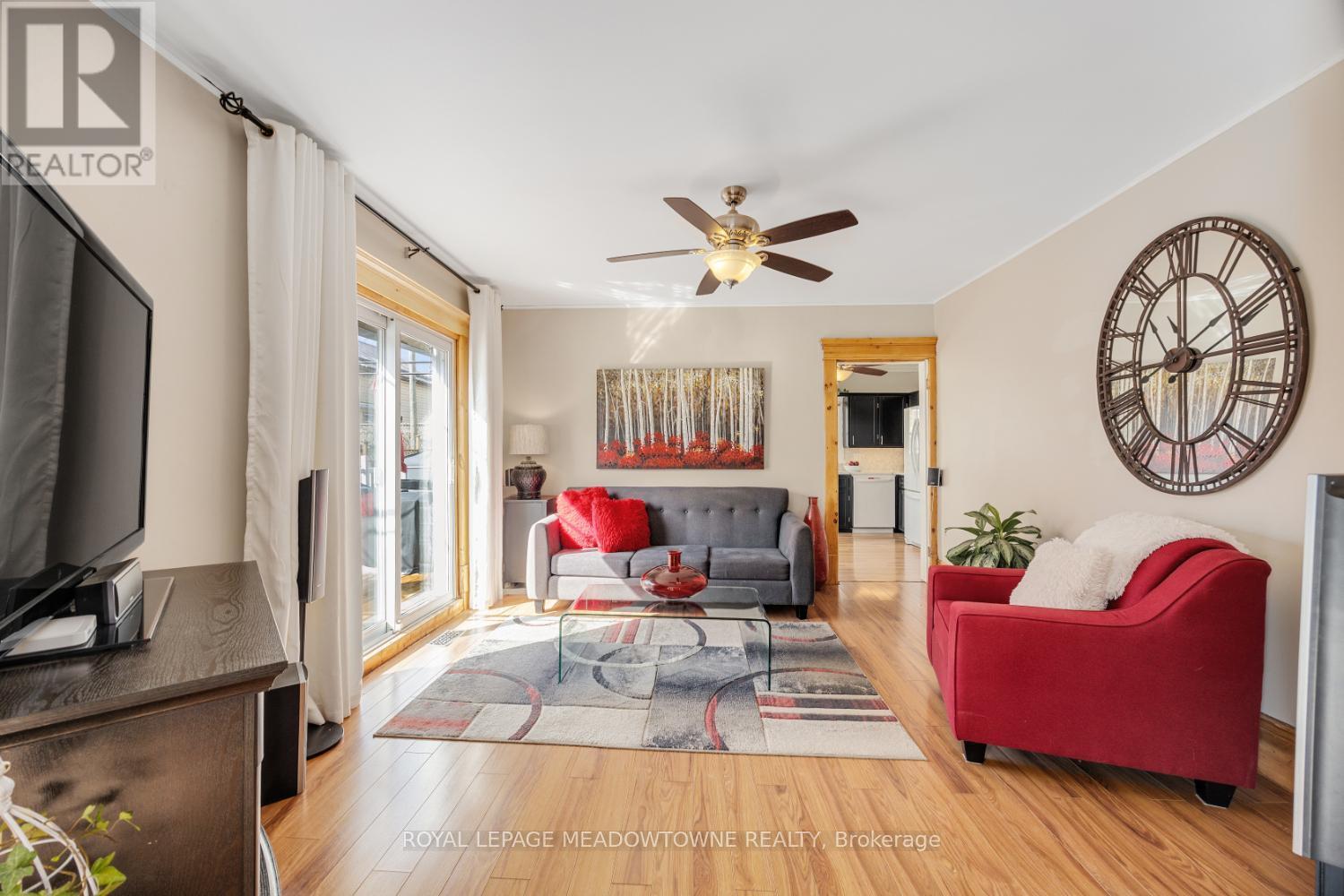 












315 MARK STREET

,
Peterborough East,




Ontario
K9H1V5

