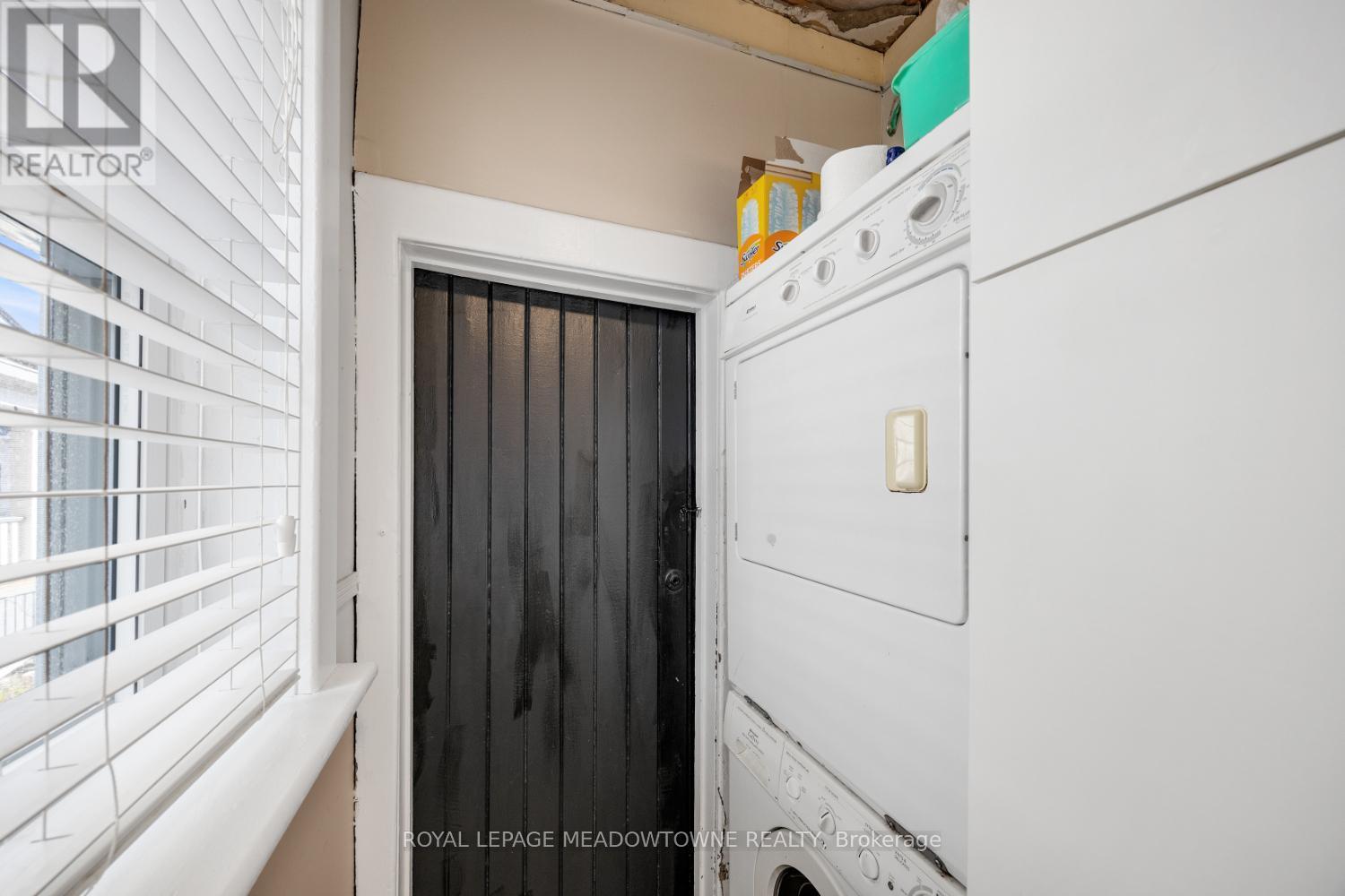 












315 MARK STREET

,
Peterborough East,




Ontario
K9H1V5

