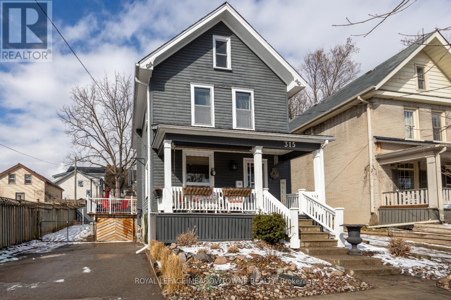 












315 MARK STREET

,
Peterborough East,




Ontario
K9H1V5

