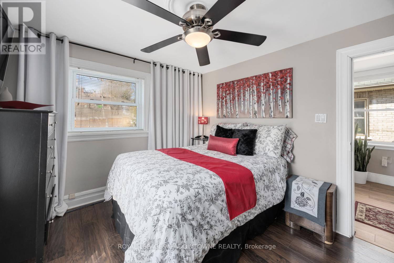 












315 MARK STREET

,
Peterborough East,




Ontario
K9H1V5

