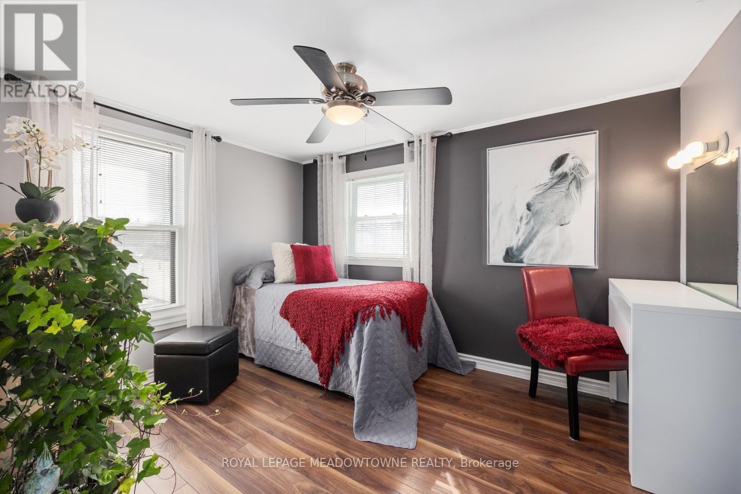 












315 MARK STREET

,
Peterborough East,




Ontario
K9H1V5

